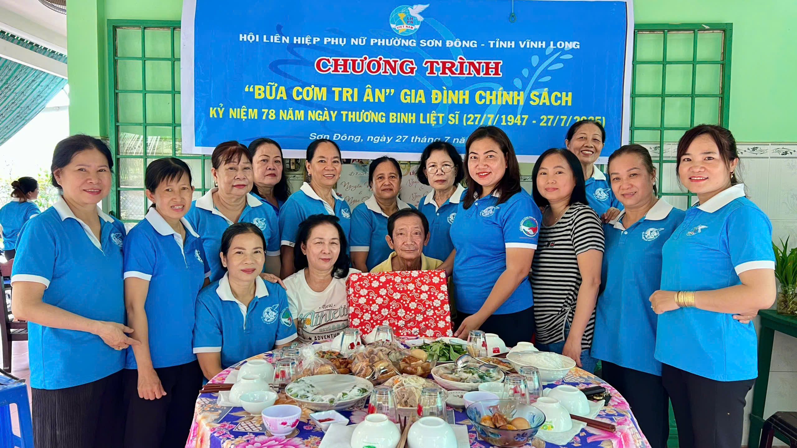 Phụ nữ phường Sơn Đông: Tổ chức “Bữa cơm tri ân” – Gửi trọn nghĩa tình đến các gia đình chính sách 
