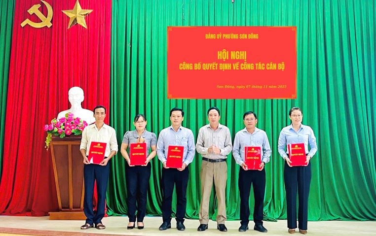 Phường Sơn Đông công bố Quyết định của Ban Thường vụ Tỉnh ủy về công tác cán bộ
